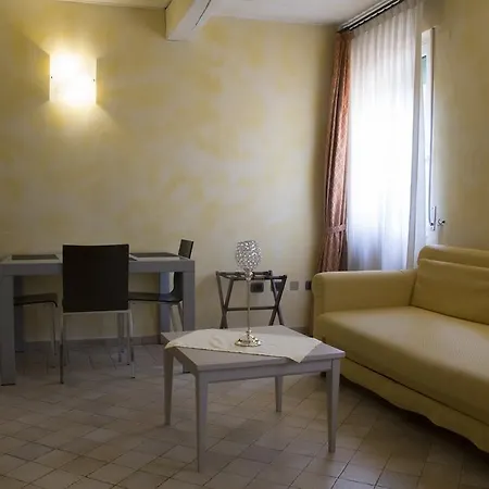 ゲストハウス Il Pagliericcio - Smart Dentro Le Mura フェラーラ